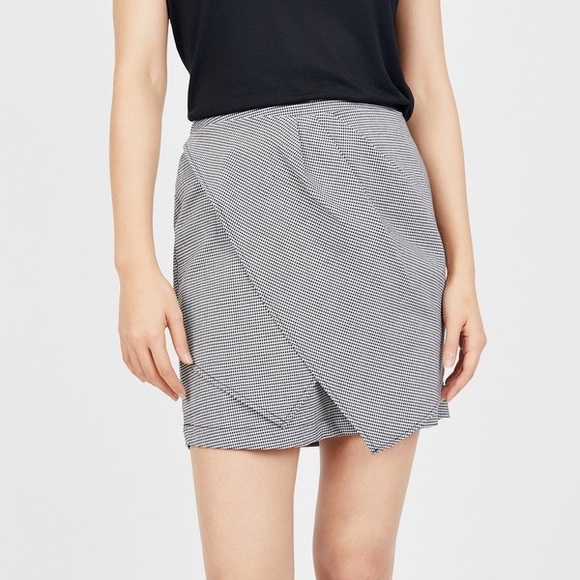 NWOT BCBGeneration Asymmetrical Houndstooth Mini Skirt - Picture 2 of 9